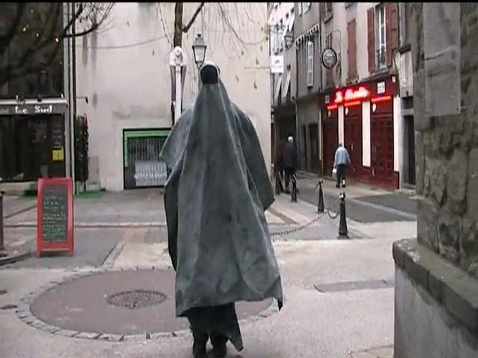 On ne naît pas femme... par Philippe Marteau