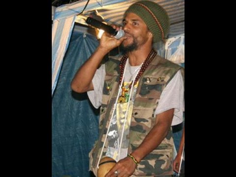 Tikak la kour aka Blacko-Deraciné