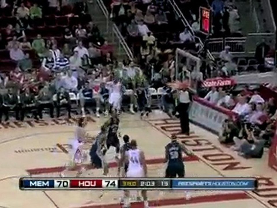 Aaron Brooks went 7-7 from deep to help lead the Rockets ove