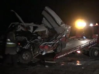 HURDAYA DONEN ARACTAN 2 KISI YARALI KURTARILDI