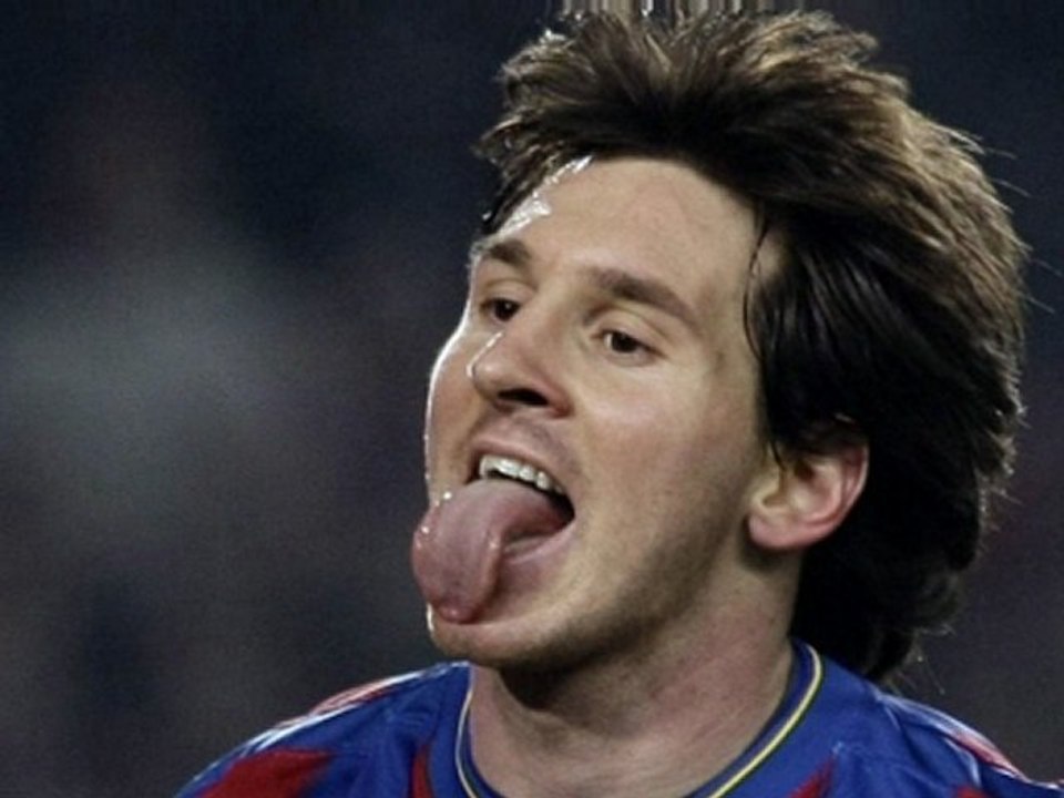 Messi brilliance sees Barcelona through