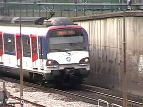 Croisement de rames MS61 à Vincennes sur la ligne A du RER
