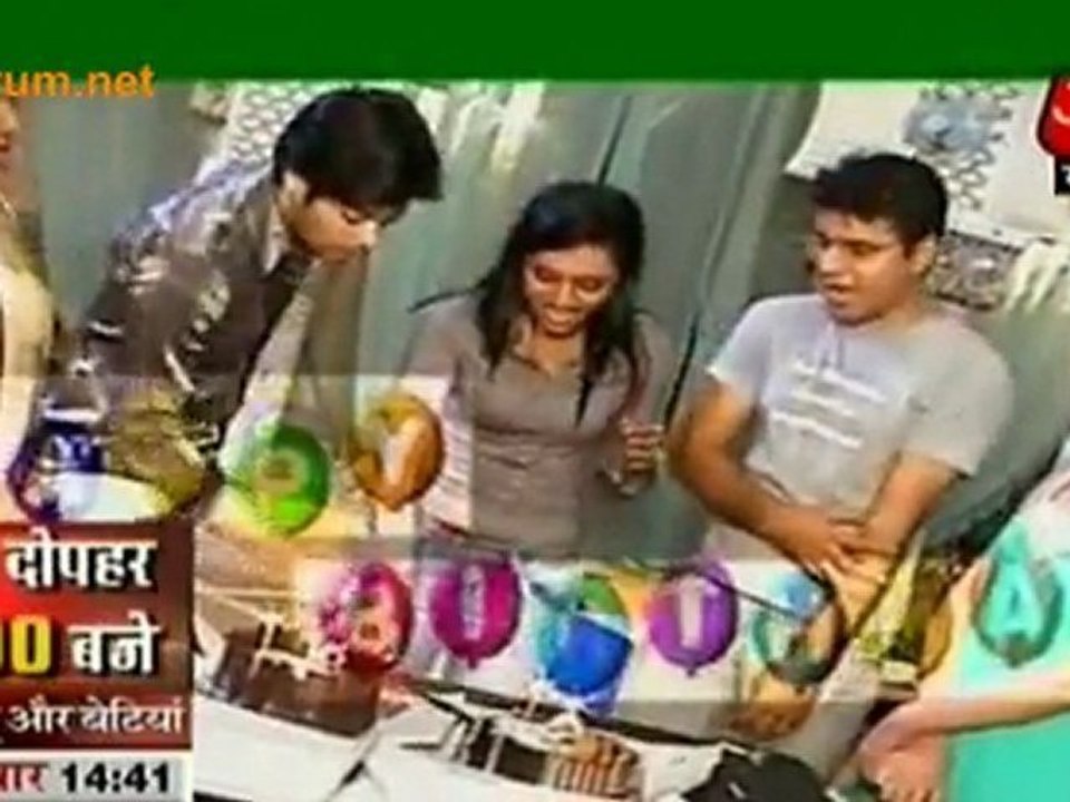 Ragini Ne Kiya Cake Se Make Up [Bidaai]