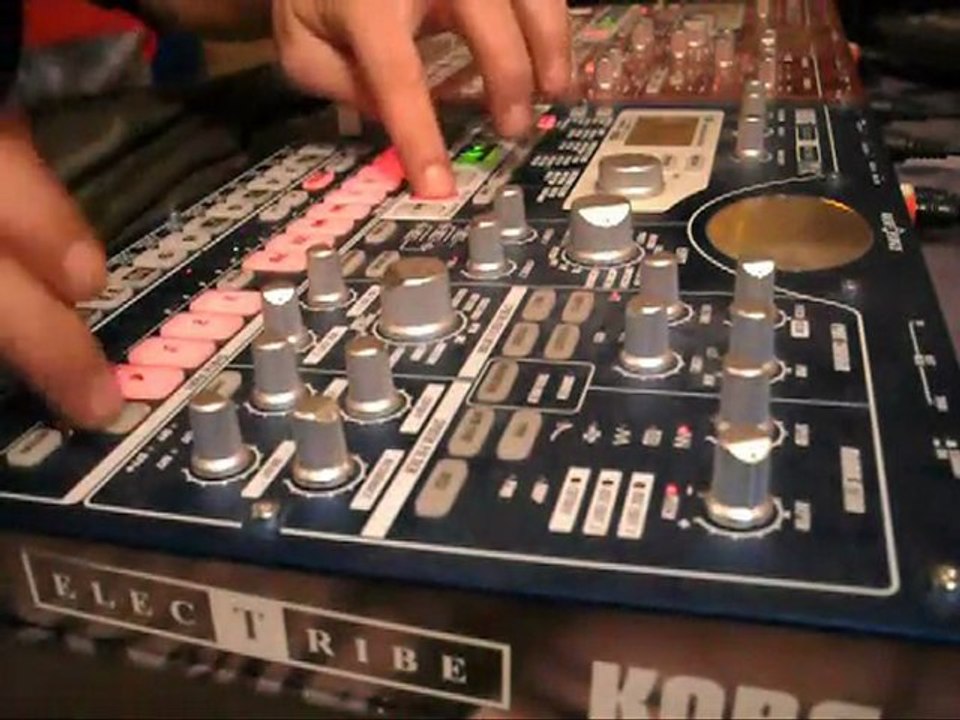 live korg 02 hardtek by mikacore. requiem