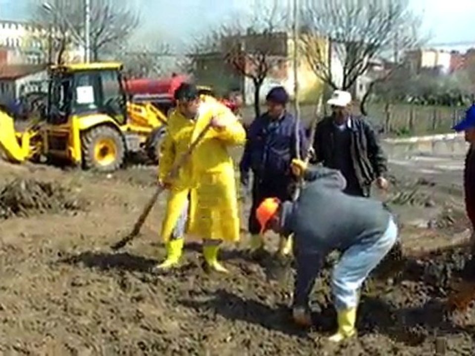 BELEDİYE BAŞKANI ÇINAR DİKTİ