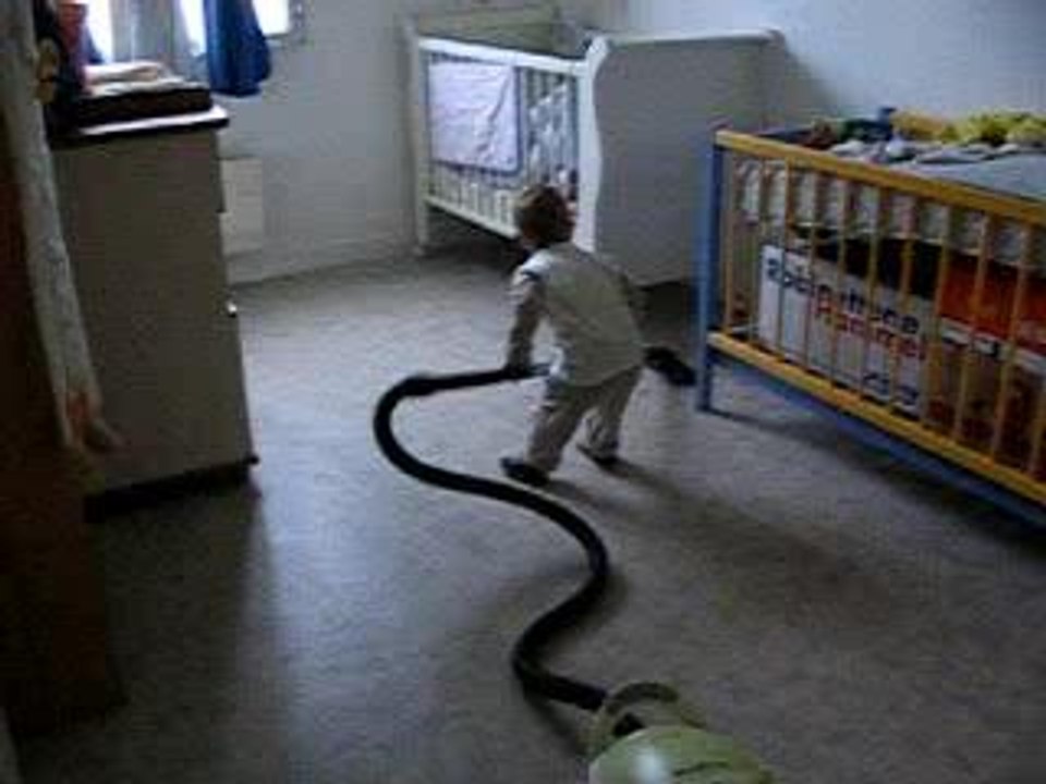 Enzo fait le ménage