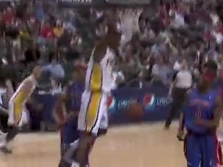 Roy Hibbert gets the nice no-look pass from Mike Dunleavy an