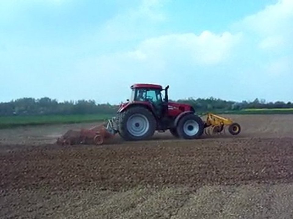 Case cvx 160 aux préparations des terres à maïs