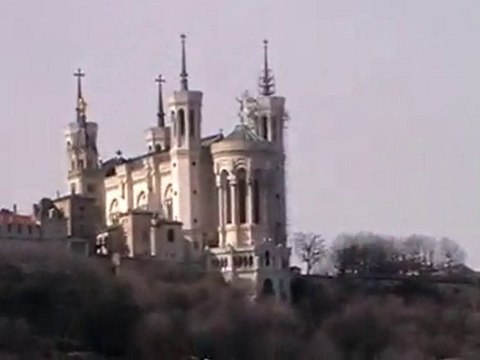 Zoom sur la basilique de Notre Dame de Fourvière