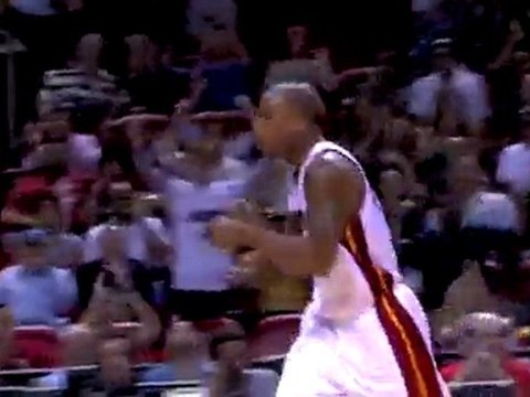 Quentin Richardson drains six 3-pointers in the first half;