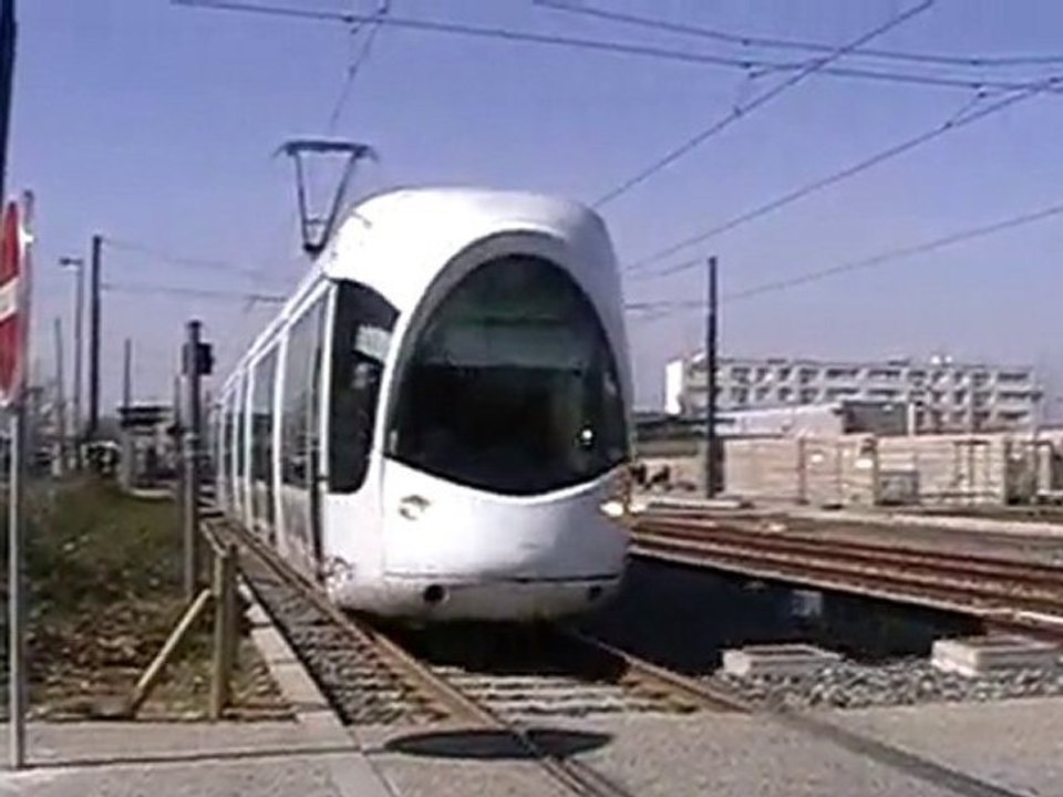 Rame Citadis 302 sur la tramway de Lyon à la station La Soie