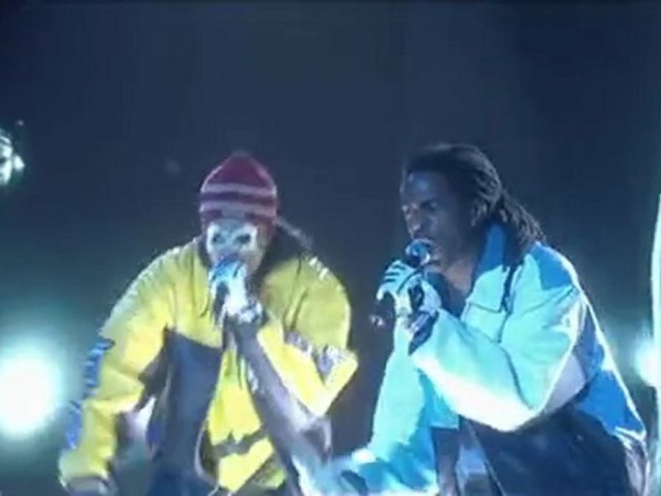 Gorillaz - Clint Eastwood (BRIT's Performance) (HD)