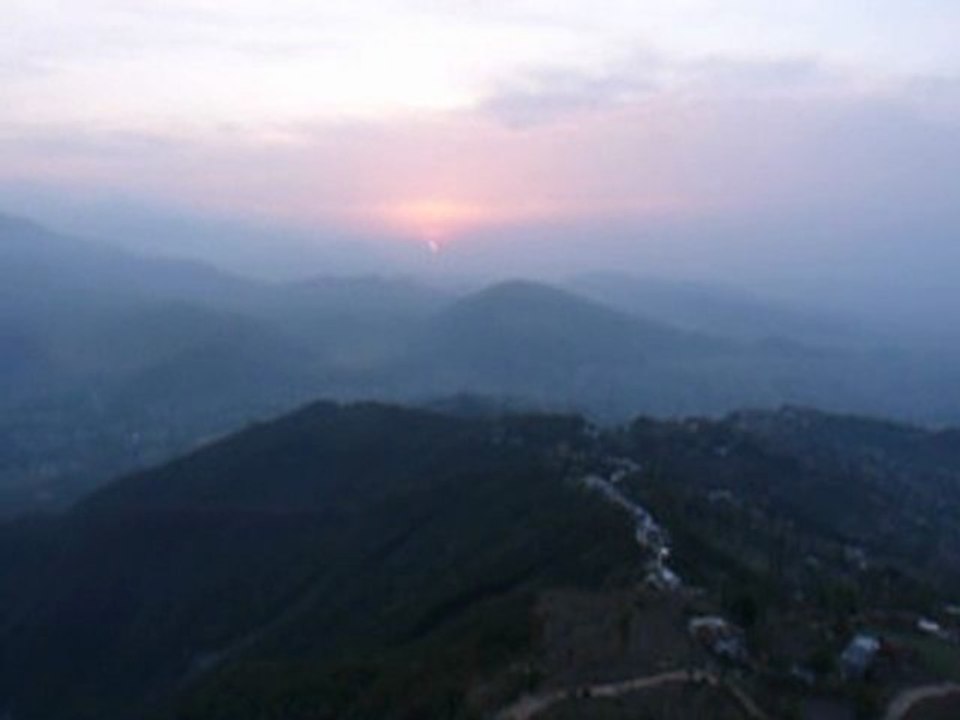 24 premières secondes de  soleil à Sarangkot