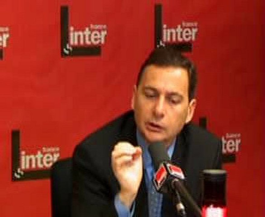 Le ministre Besson se plaint de Stéphane Guillon