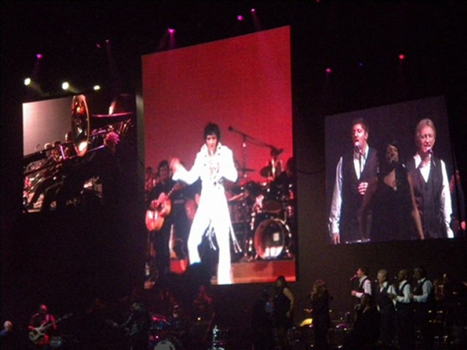 TCB BAND: Paris.