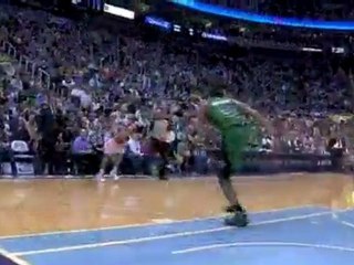 Deron Williams fakes the three, passes the ball down in the