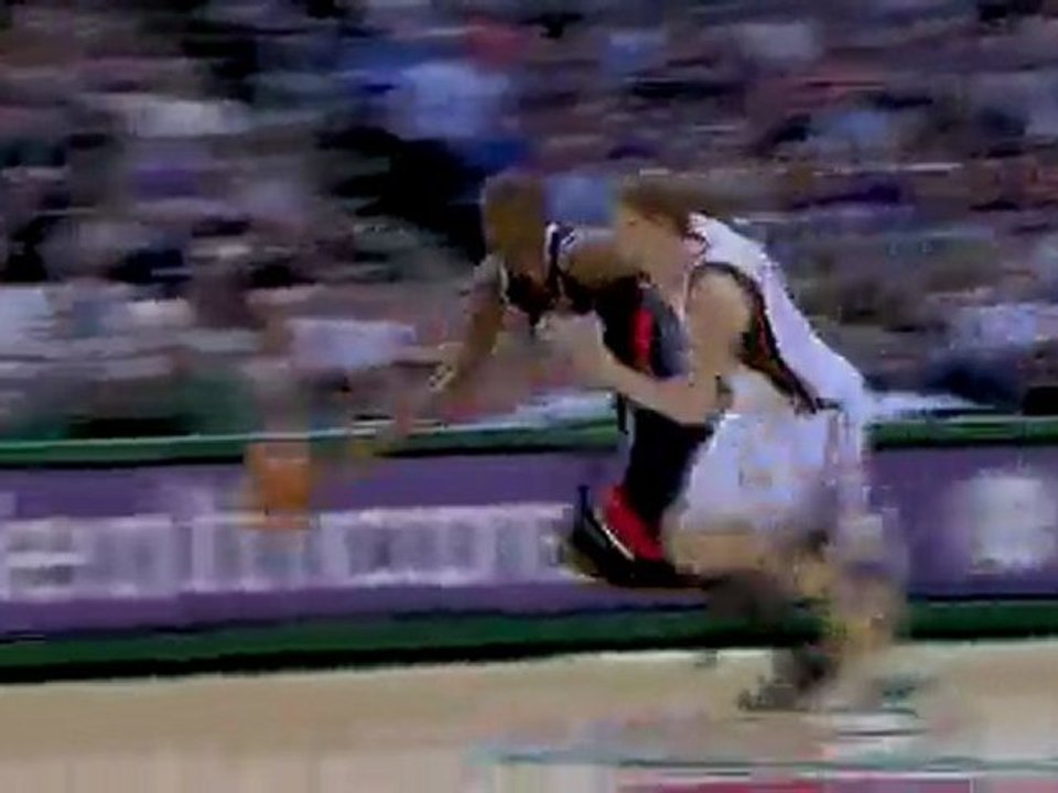 Jamal Crawford gets in the passing lane and finishes at the
