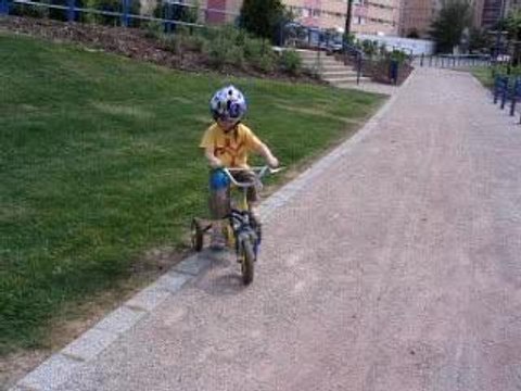 Mon grand frère va trop vite !