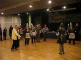 Danse bretonne dans la salle de spectacle