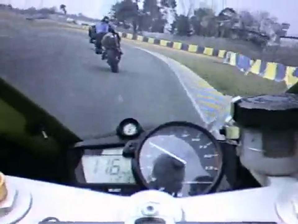 camera embarquee moto R1 le mans 22 mars 2010 partie 1