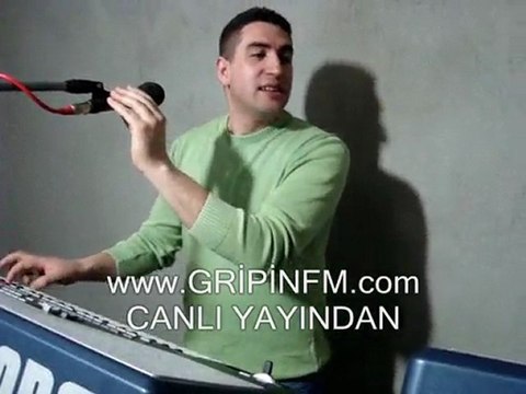 GRİPİNFM.com GRUP EZGİ&PİYANİST KARA FERDİ CANLI YAYINDA
