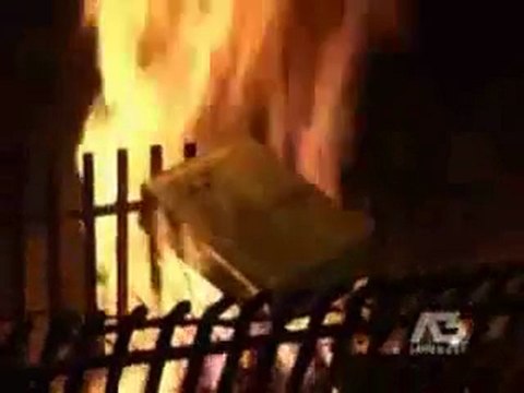 Un abbé brûle les textes du Concile Vatican II