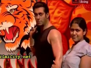 26 Feb Living With A Superstar - Shahrukh Khan EP - 1 Part 3