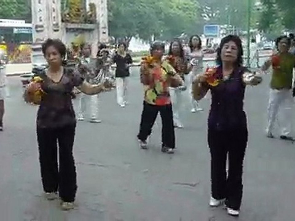 Exercice matinal a Quan Thanh