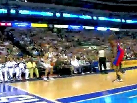 Eduardo Najera drives baseline and slams one down.