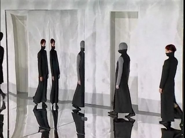 Hussein Chalayan Fall 1998 Fashion Show (ful) - 動画 Dailymotion