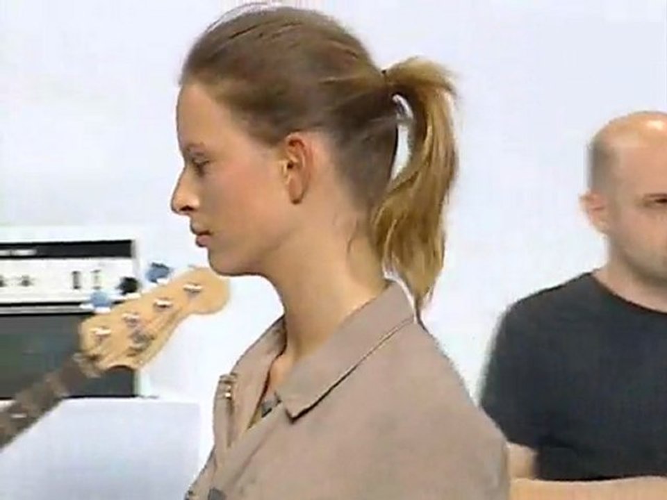 Hussein Chalayan Spring 2003 Fashion Show (full)