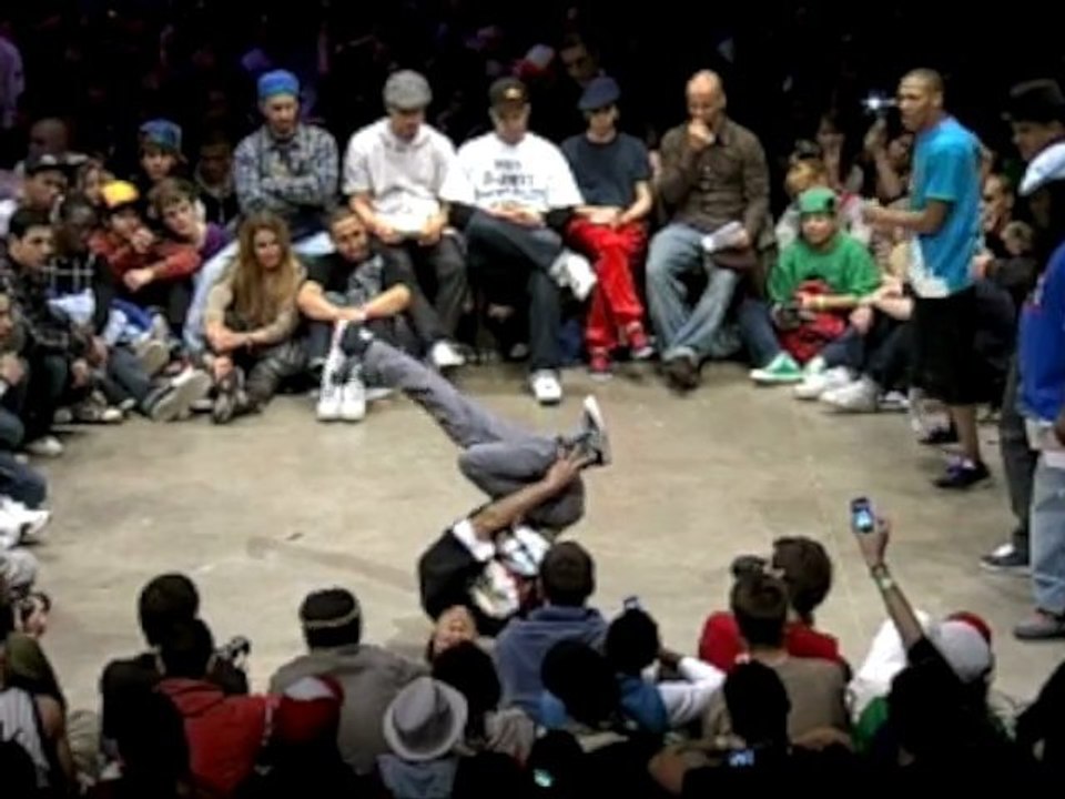 12-morris-vs-monkey