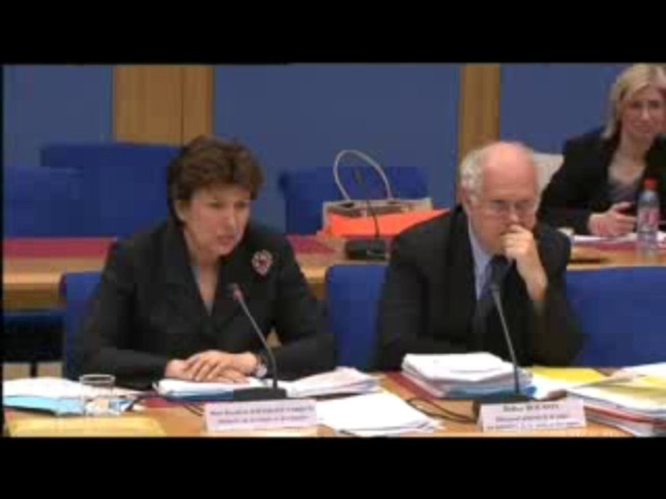 Grippe A : Roselyne Bachelot tente de se justifier