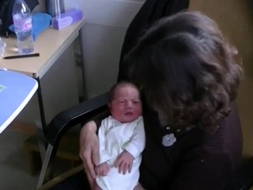 Chloé - À la maternité - Avec Mamie