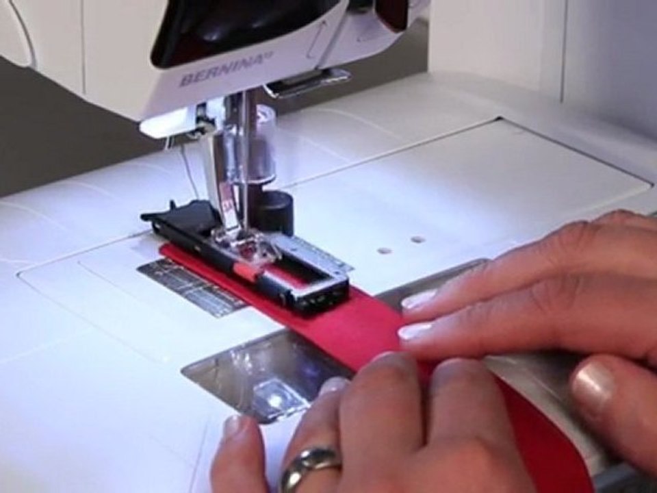 BERNINA 3er Serie Tutorial: Knopflöcher und Knopfannähfuss