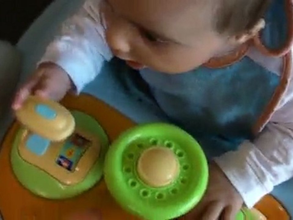 Noah dans le trotteur