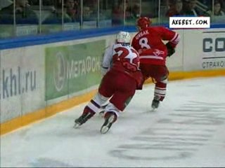 кхл игрок спартака получил сильнейший удар клюшкой в лицо
