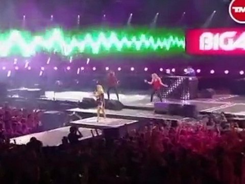 Big Ali ft Dollarman - feel alright(live at tmf awards 2009)