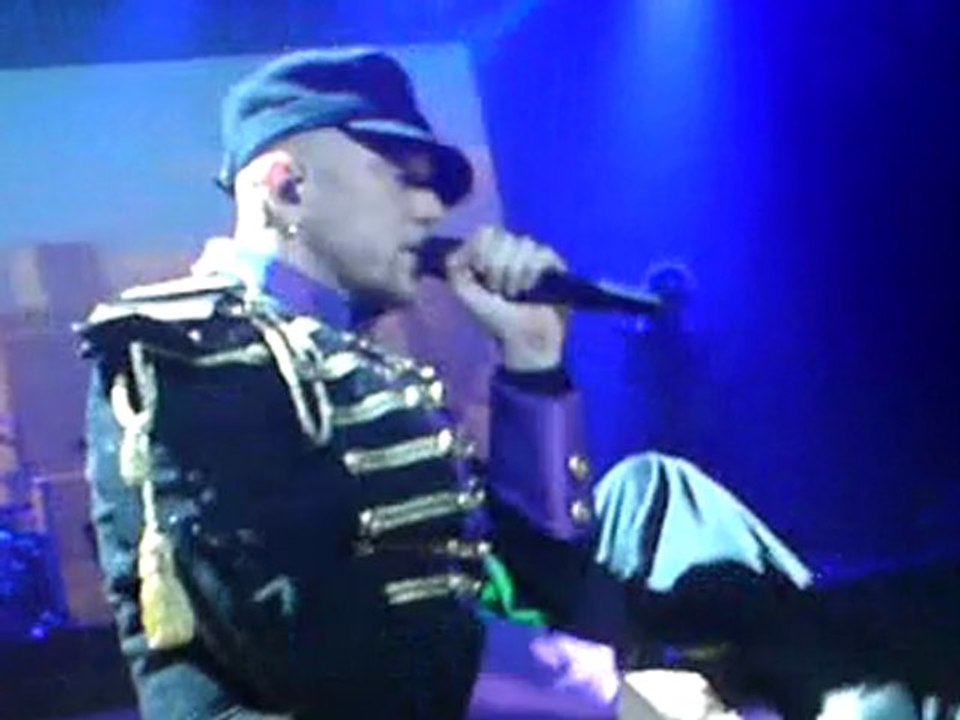 ObiSPo In MArseille - 24-03-2010 . Pascal prend MA Fleur :)