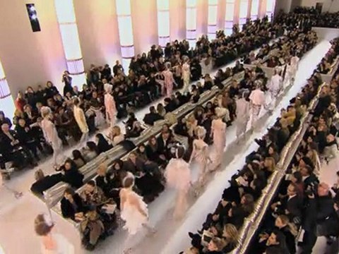 Chanel Spring 2010 Haute Couture Fashion Show (full)