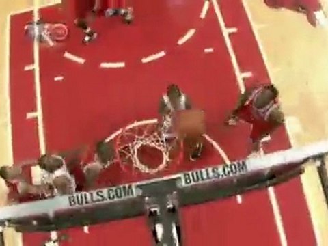 Dorrell Wright runs through the lane and slams home Jermaine