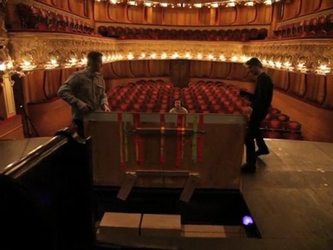 Avant une représentation de Vénus à l'Athénée