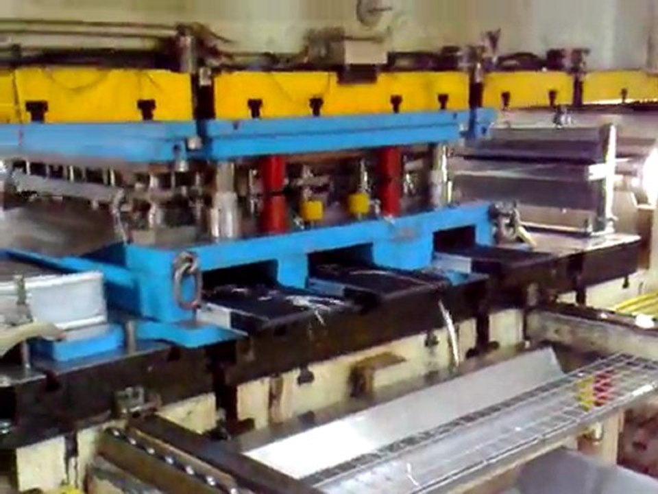 Belt conveyors in press tool application