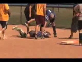 Femme ko par balle de baseball