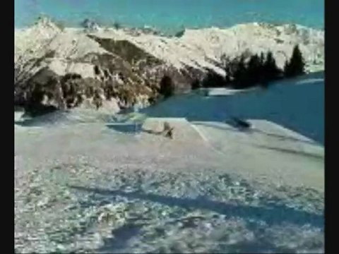 NICNICOS SNOWBOARDING CHICANOS !