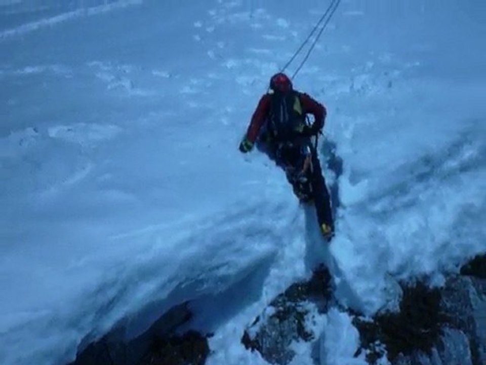 Corniche sommitale - Goulotte du bloc coincé (Playnet)