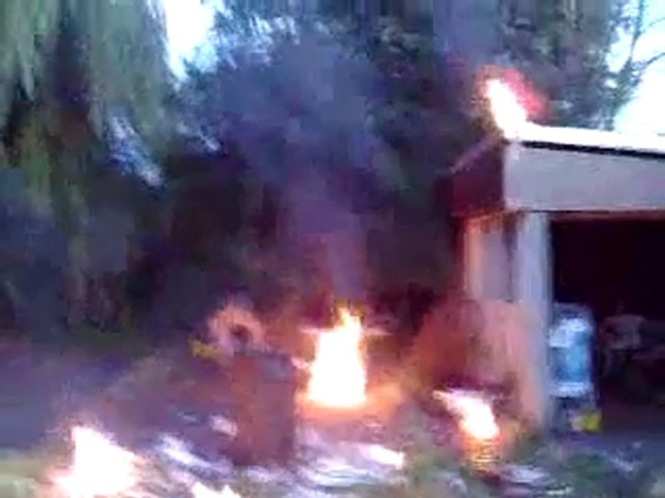 Régis allume un barbecue