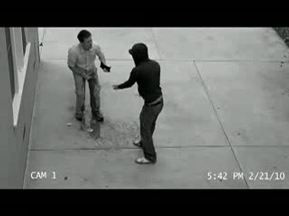 Agressé, il se pisse dessus