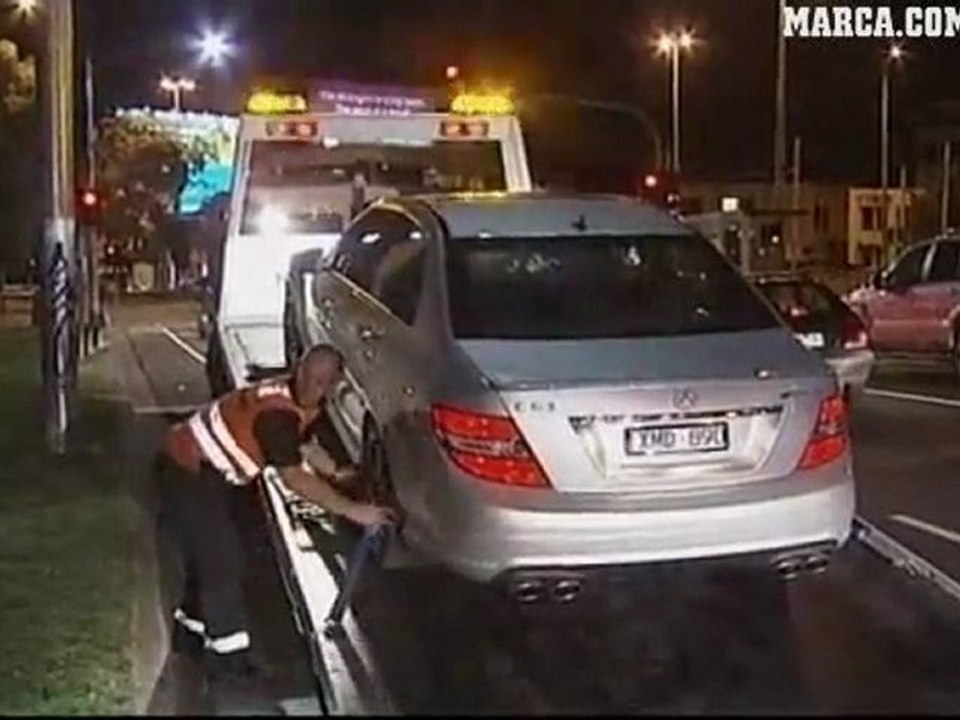 UN ANE HILTON AU VOLANT...........