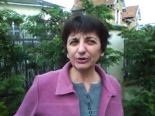 Arlette Guedj annonce l'AG et les plumes de Bourg-la-Reine